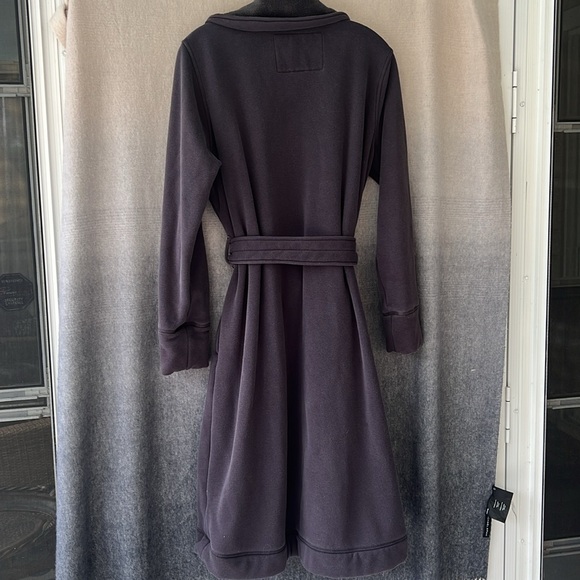 UGG robe. Size medium. Grey. - Picture 7 of 7